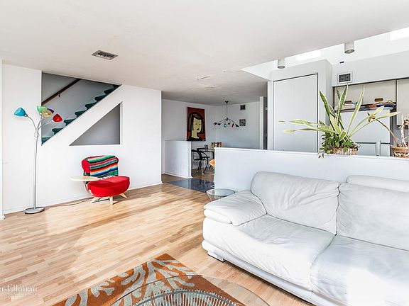 5th image of 517 W Broadway #B