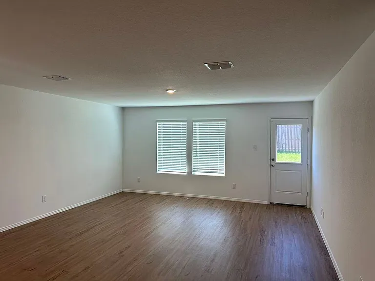 1132 Dashwood Dr — Photo 6