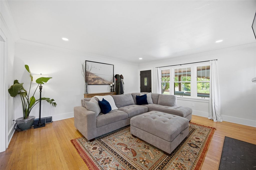 3729 Kingman Blvd, Des Moines, IA - View 4