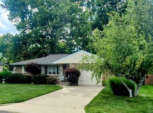 25 Rainbow Dr, Pekin, IL