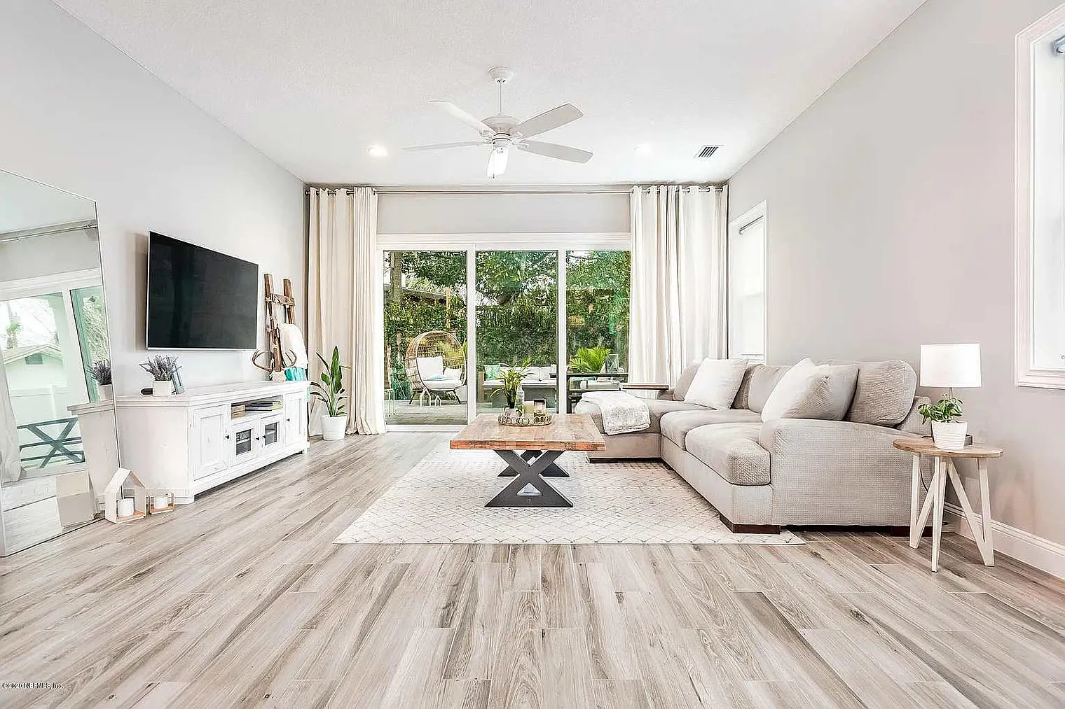 4 bed, 2.0 bath, 2206 sqft, $4,697 — Photo 1