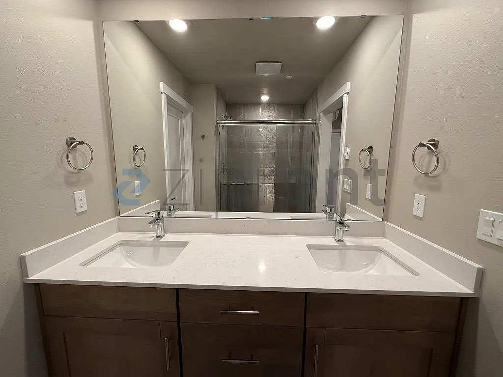 3 bed, 3.5 bath, 1626 sqft, $3,150 — Photo 2