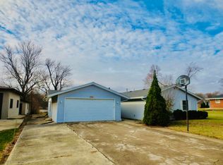 8326 Shore Dr, Machesney Park, IL 61115
