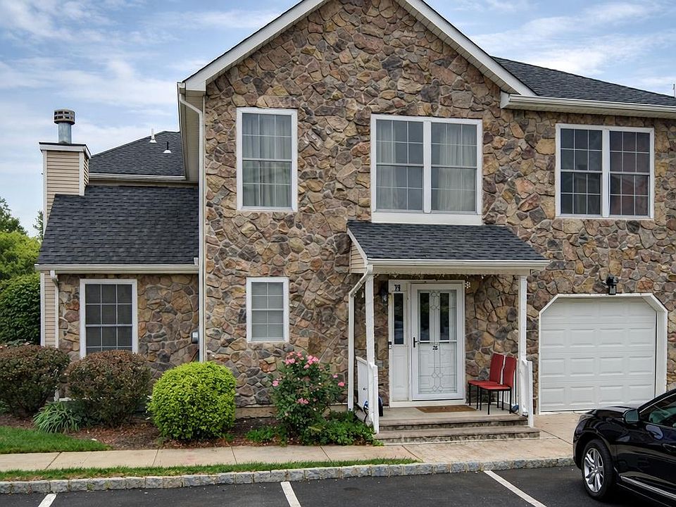 1st image of 78 Chariot Ct