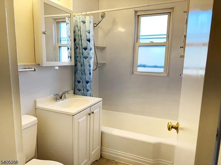 390 Morris Ave #35 — Photo 9