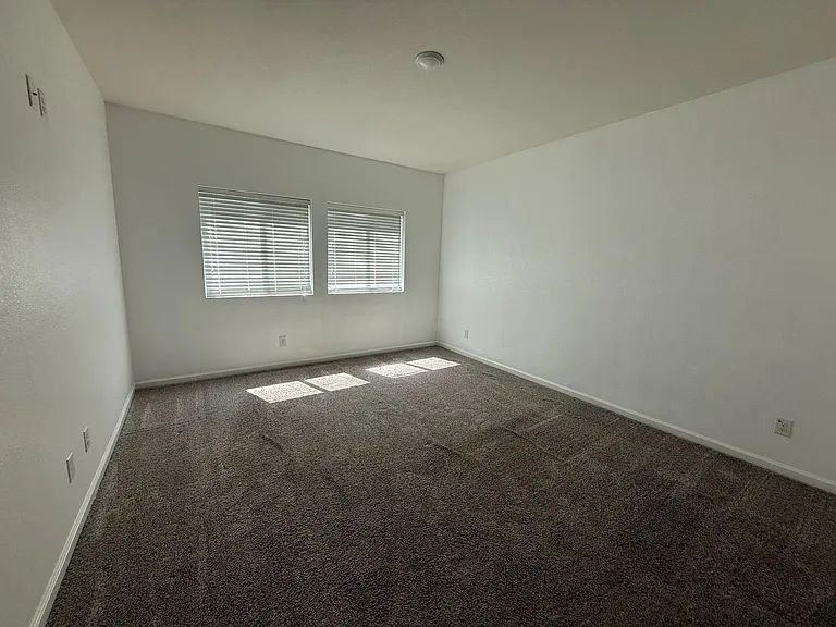 2995 Stable Dr — Photo 9