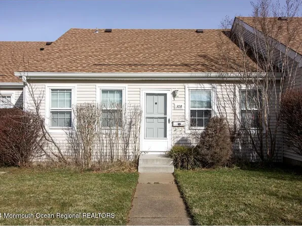 30B Plaza De Las Flores #1000, Freehold, NJ 07728