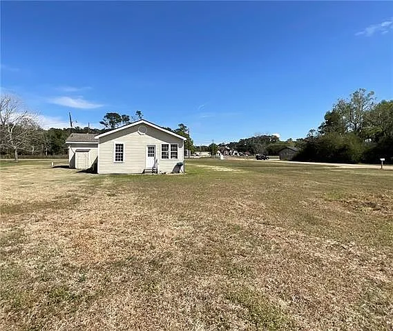 3 bed, 2.0 bath, 1200 sqft, $1,090 — Photo 2