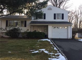 27 Lydia Ln, Edison, NJ 08817