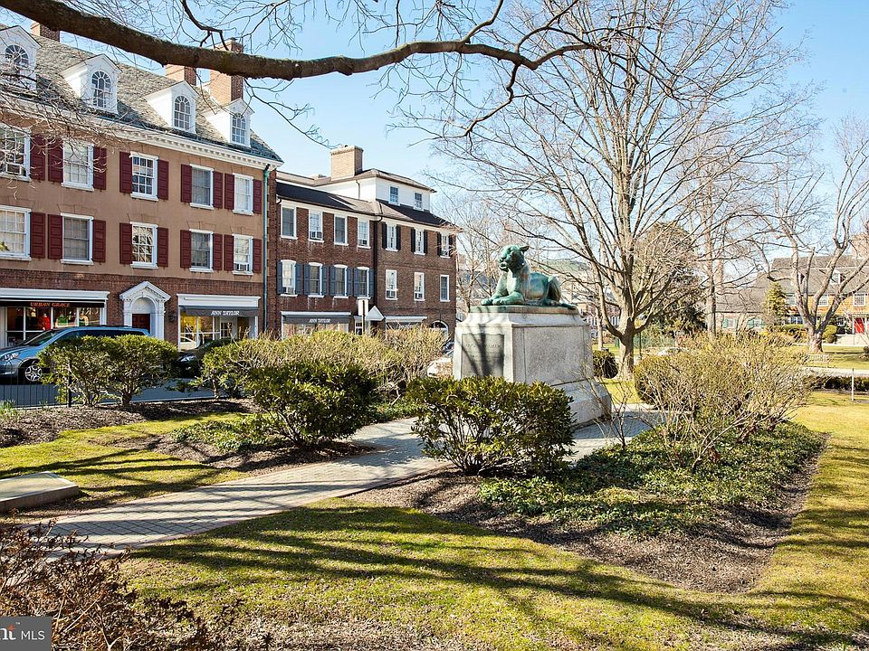 Another view of Palmer Square.