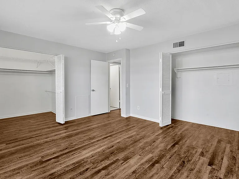Lake Tarpon Apartments — Photo 12