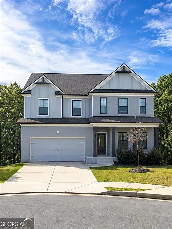 4 bed, 3.0 bath, $2,800 — Photo 1