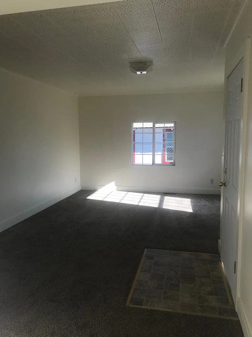2 bedroom 1 Bath — Photo 3