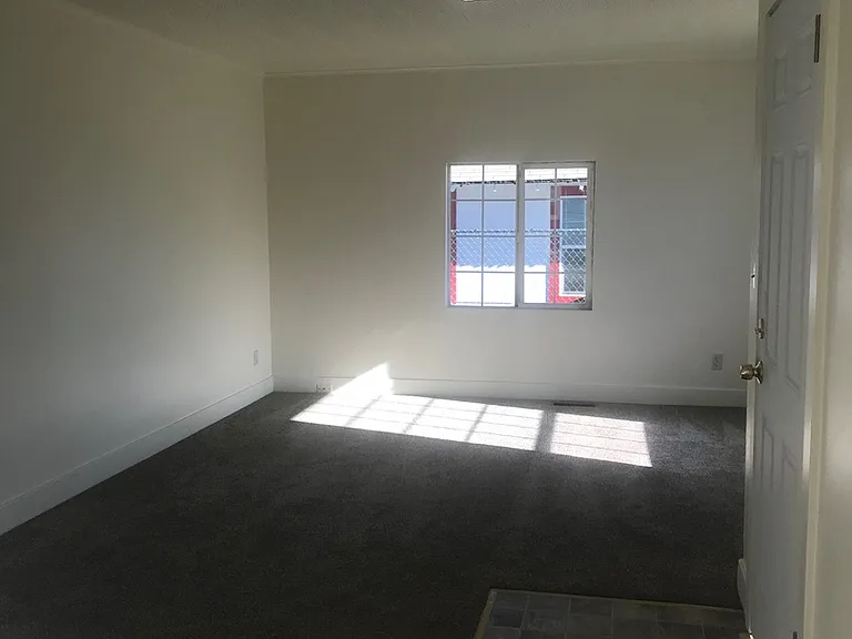 1121 California Ave — Photo 2