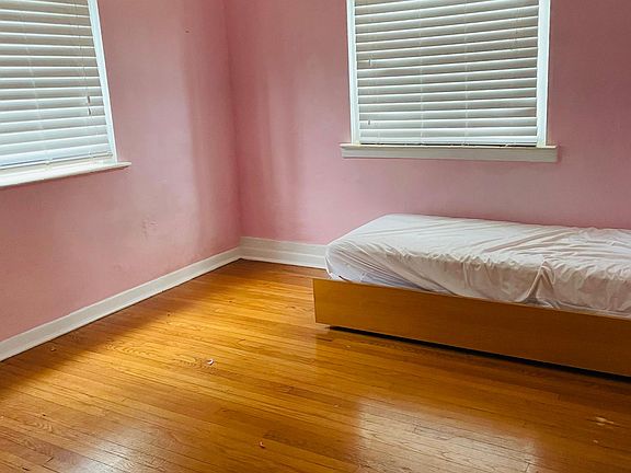 5th image of 709 Hunter St