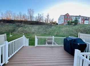 214 Noble Woods Dr, Coraopolis, PA 15108