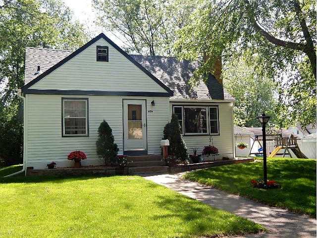 1st image of 626 11th Ave N