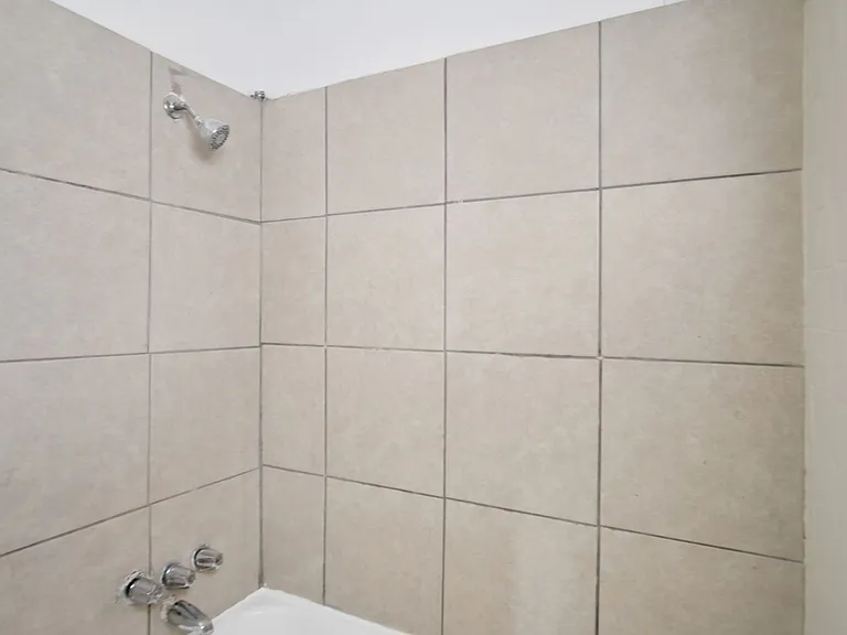 2818 E Houston St — Photo 15