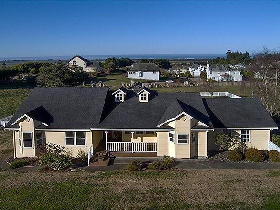 2nd image of 865 Vista Dr