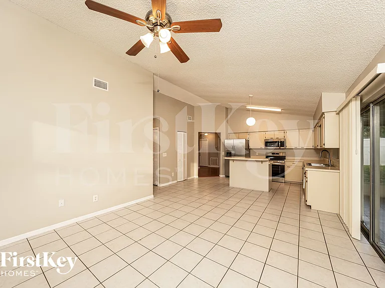 1401 SW Sudder Ave — Photo 9