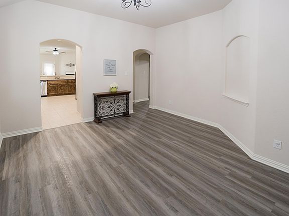 4th image of 901 Montgomery Way