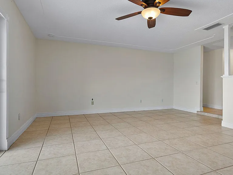403 Bridgetown Ct — Photo 15