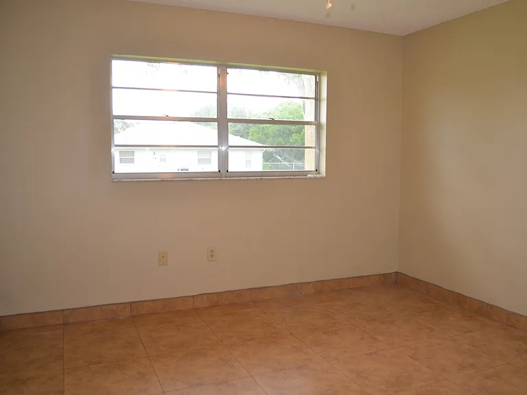 4413 Quintara St — Photo 8