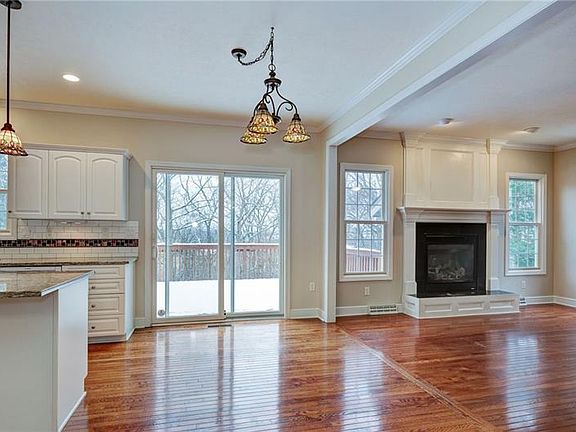 3rd image of 158 Windwood Dr