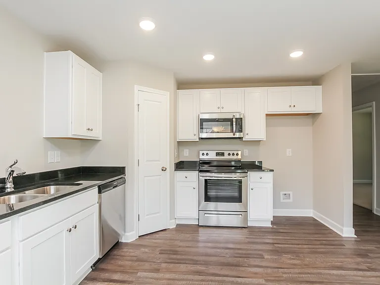1427 Melrose St — Photo 5