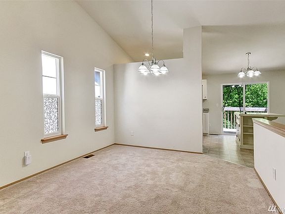 3rd image of 2917 Lake Dr