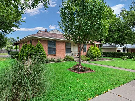 3rd image of 925 Alamo Ln