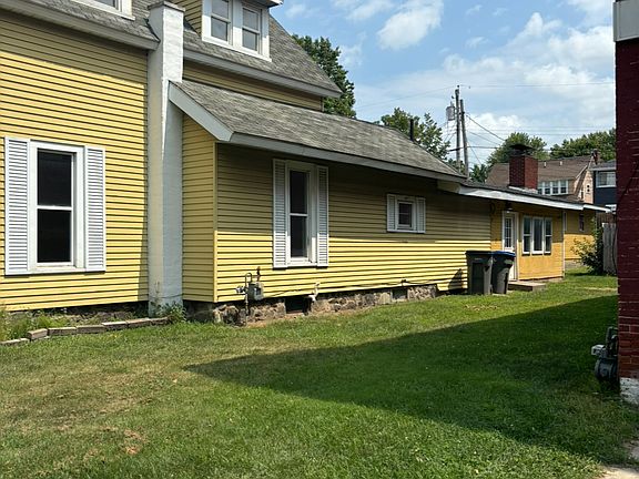 3rd image of 722 S Main St