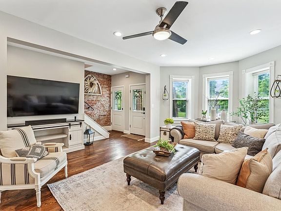 4th image of 4941 Botanical Ave