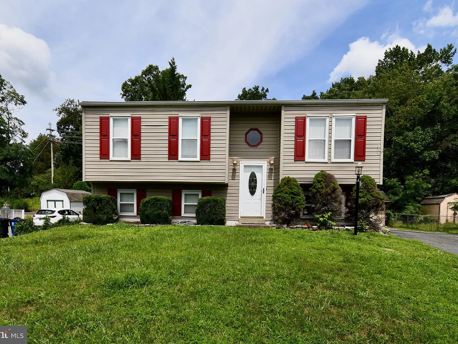 4 bed, 2.5 bath, 1730 sqft, $2,975 — Photo 2