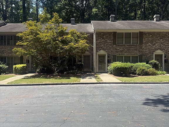 2nd image of 2436 Northlake Ct NE