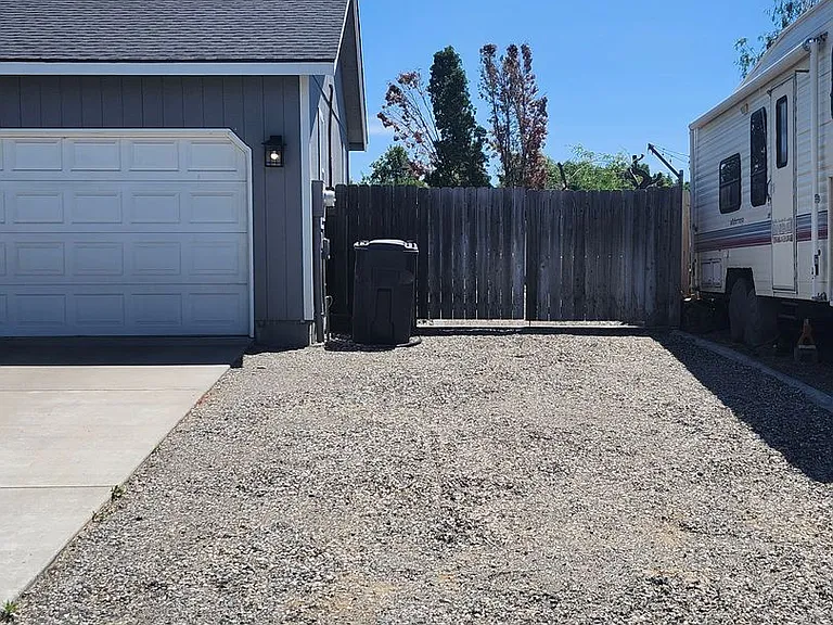4914 Sinai Dr — Photo 3