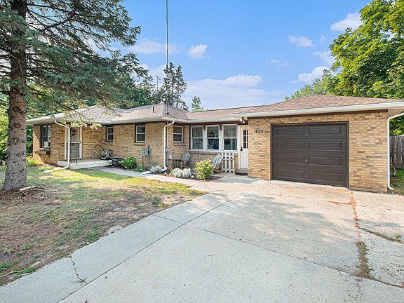 2nd image of 1523 Lake Michigan Dr NW