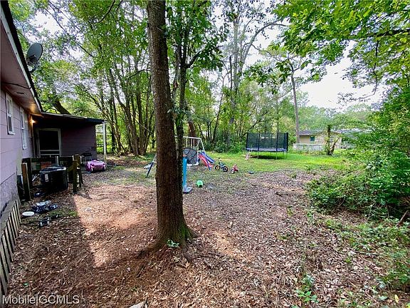 4th image of 2518 Greenlawn Dr
