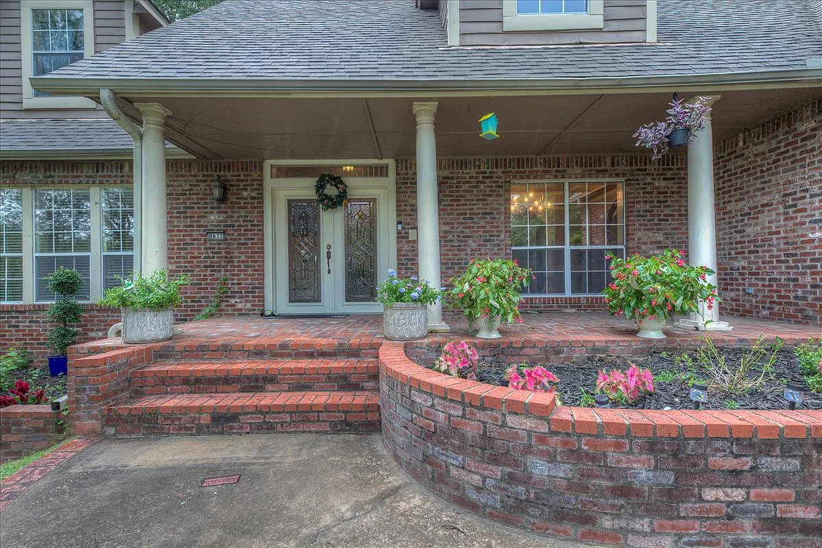 5 bed, 5.0 bath, 4443 sqft, $3,750 — Photo 2