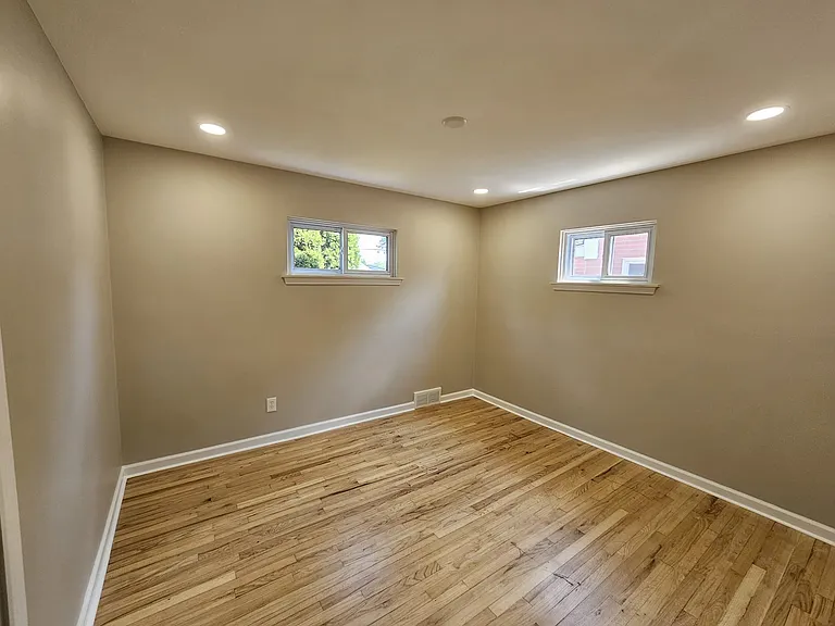 8234 Perrin Ave — Photo 11
