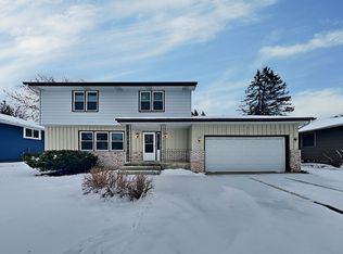 2774 Hilltop Ct, North Saint Paul, MN 55109