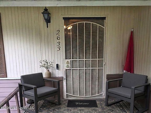 2nd image of 2633 Glenn St