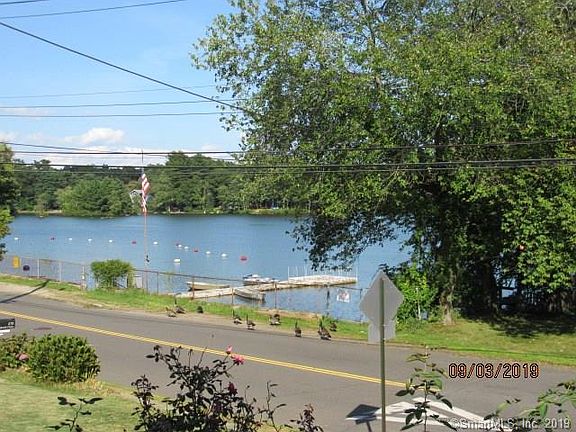 3rd image of 886 Lakeside Dr