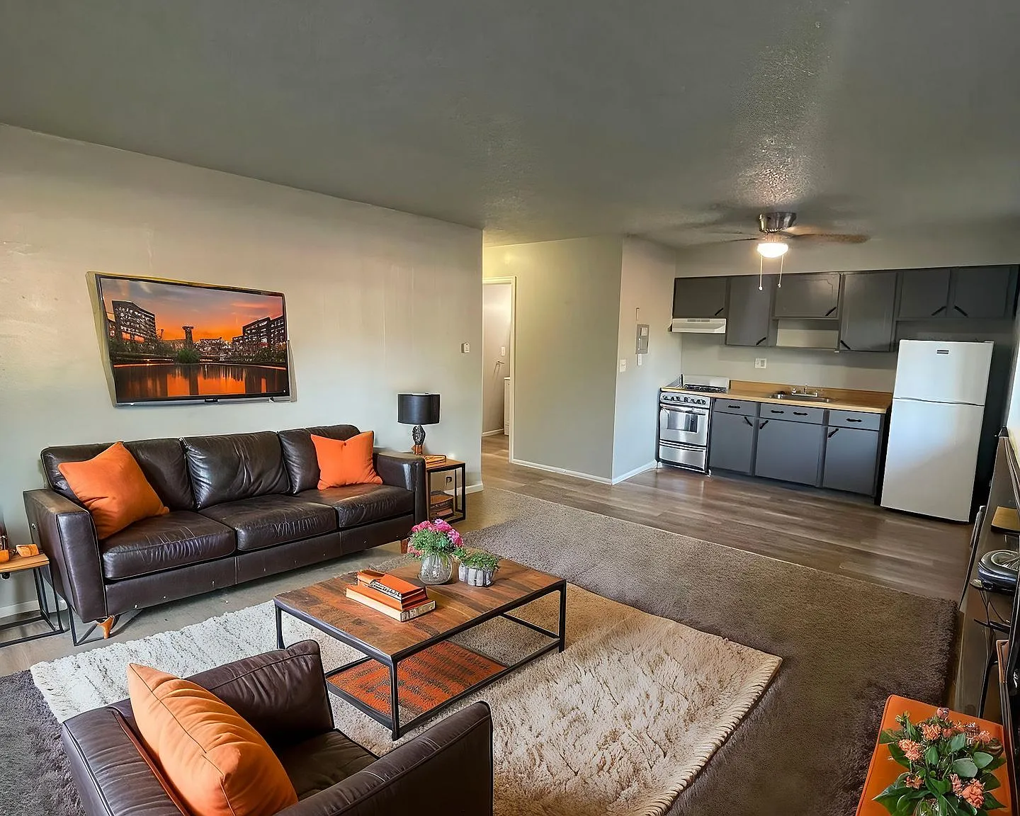 Westwind Apartments — Photo 3
