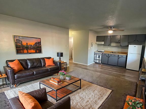 3rd image of 1935 Carmel Dr APT 202