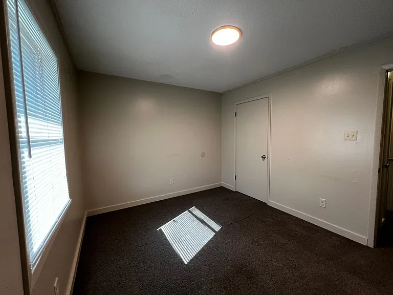 135 Georgianna St — Photo 8