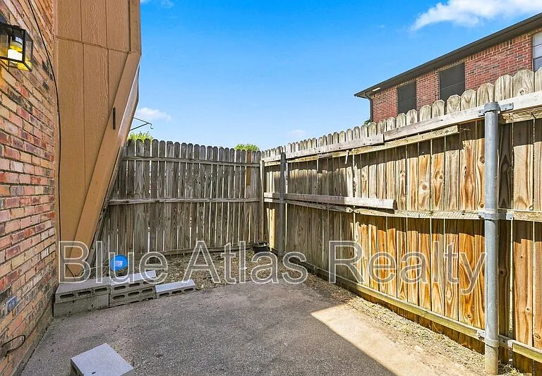 8108 Foxfire Ln #B — Photo 15