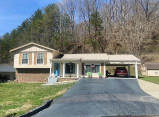 604 Blevins Dr, Paintsville, KY 41240