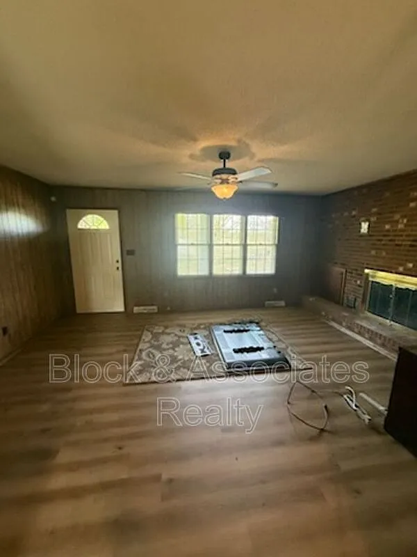 3 bed, 2.0 bath, $1,395 — Photo 4