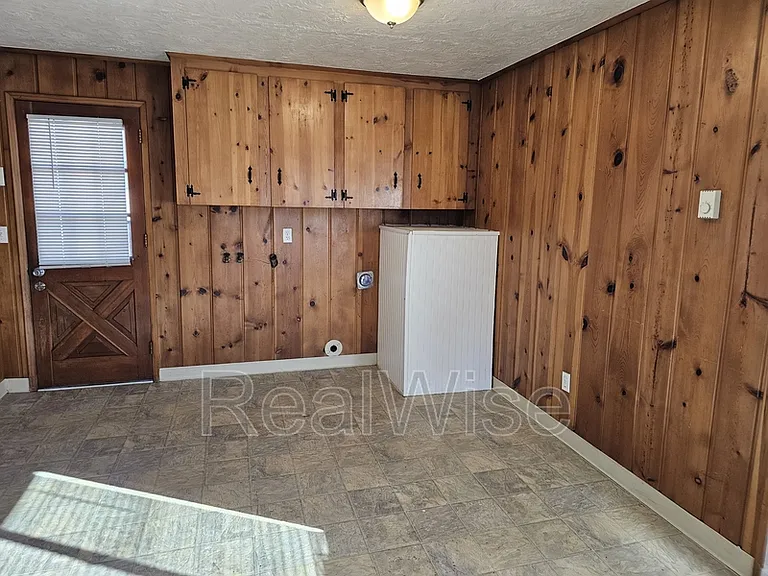 616 NE Anderson St — Photo 6